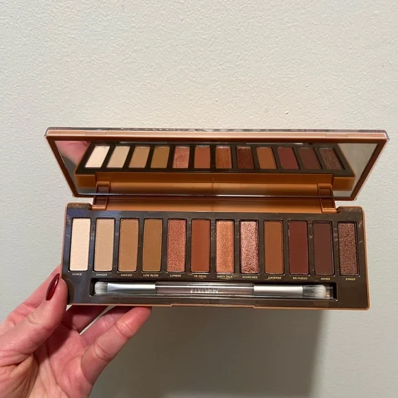 Urban Decay Naked Heat Palette with Warm Hues - Picture 5 of 8
